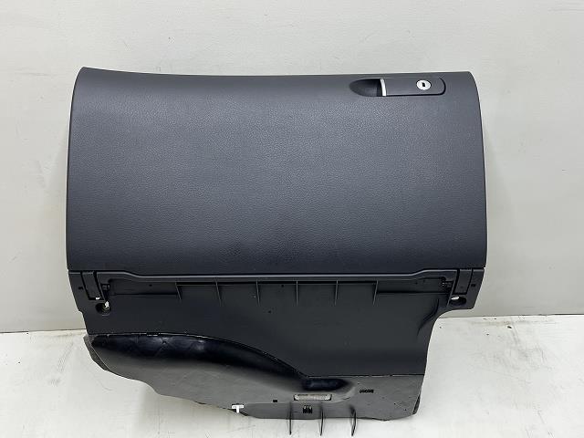 【中古】中古部品 アウディ A4 8EBFB ｸﾞﾛｰﾌﾞBOX 【3310070100-0000Y0769370210】