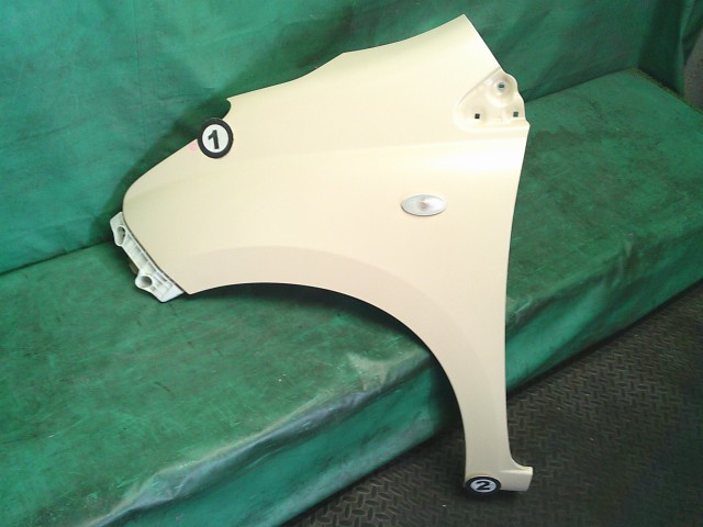 【中古】中古部品 アルト HA35S 左ﾌﾛﾝﾄﾌｪﾝﾀﾞｰ 【3330990500-250819000110700】