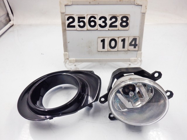 【中古】中古部品 アクア NHP10 右ﾌｫｸﾞﾗﾝﾌﾟ 【3330890100-000025632810850】