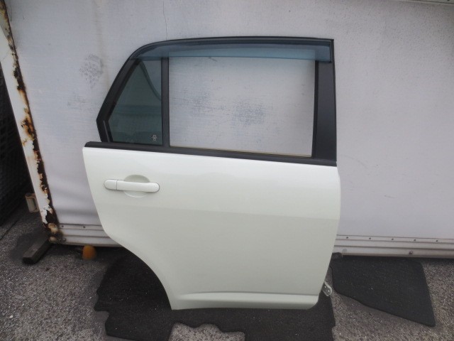 【中古】中古部品 ティーダ ラティオ SC11 右ﾘｱﾄﾞｱ 【3340240100-202500006913300】