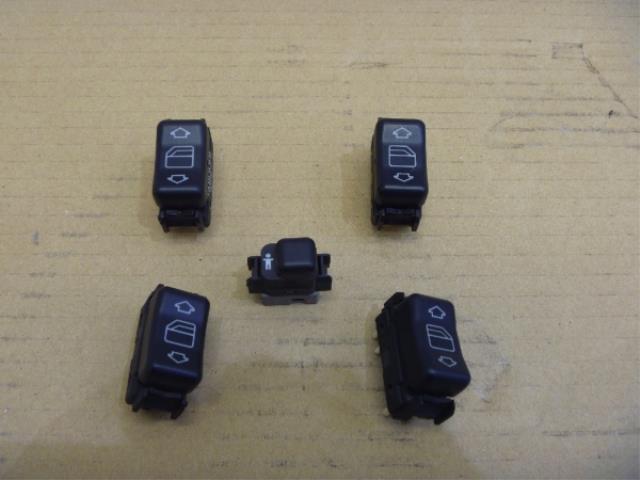 【中古】中古部品 ベンツ Cクラス 202028 ﾊﾟﾜｰｳｲﾝﾄﾞｳｽｲｯﾁ 【3310250100-001246823261900】