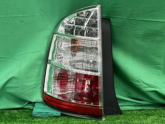 【中古】中古部品 プリウス NHW20 左ﾃｰﾙﾗﾝﾌﾟ 【3330240100-002025590015600】