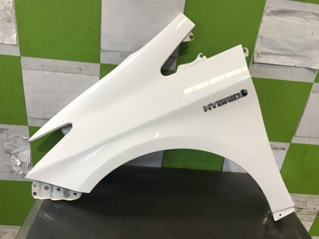 【中古】中古部品 プリウス ZVW30 左ﾌﾛﾝﾄﾌｪﾝﾀﾞｰ 【3330530100-000005426610700】