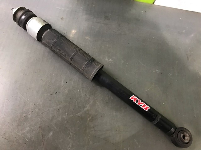 【中古】中古部品 アルト HA36S 左ﾘｱｼｮｯｸｱﾌﾞｿｰﾊﾞｰ 【3330530100-000005426050800】