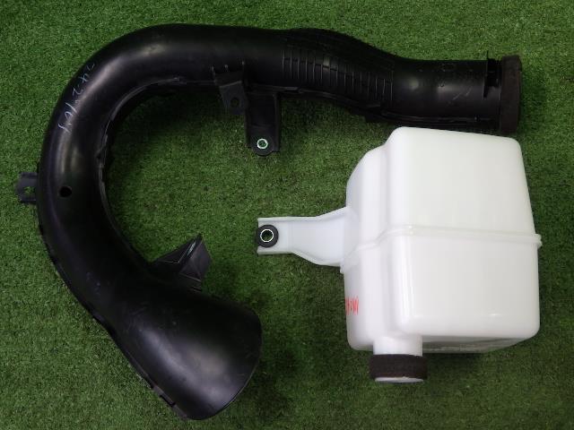 【中古】中古部品 ハリアー AVU65W エアクリーナー 【3330200100-242707000029050】|e-cleマート