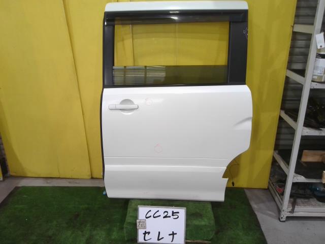 【中古】中古部品 セレナ CC25 左ﾘｱﾄﾞｱ 【3331010600-250729000713400】