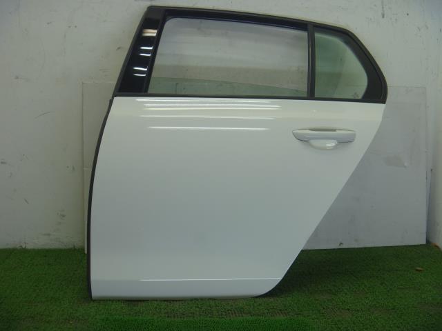 【中古】中古部品 VW ゴルフ 1KCAX 左ﾘｱﾄﾞｱ 【3310250100-001559664913400】
