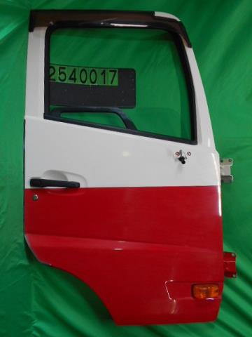 【中古】中古部品 UD日産大型車 GK5XAB 右ﾌﾛﾝﾄﾄﾞｱ 【3310040100-000254001713100】