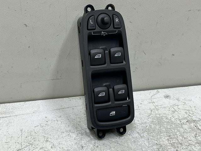 【中古】中古部品 ボルボ 60シリーズ FD4204T ﾊﾟﾜｰｳｲﾝﾄﾞｳｽｲｯﾁ 【3310070100-0000Y0768061900】