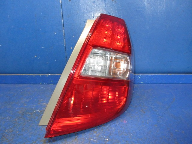 【中古】中古部品 フィット GE6 右ﾃｰﾙﾗﾝﾌﾟ 【3310270100-000014955615500】