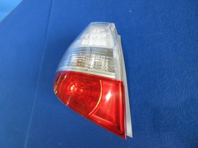 【中古】中古部品 フィット GE8 左ﾃｰﾙﾗﾝﾌﾟ 【3310590000-202508056615600】