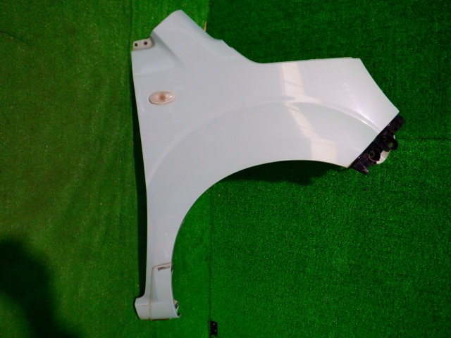 【中古】中古部品 ＭＲワゴン MF33S 右ﾌﾛﾝﾄﾌｪﾝﾀﾞｰ 【3340140100-000025208510600】 8,316円