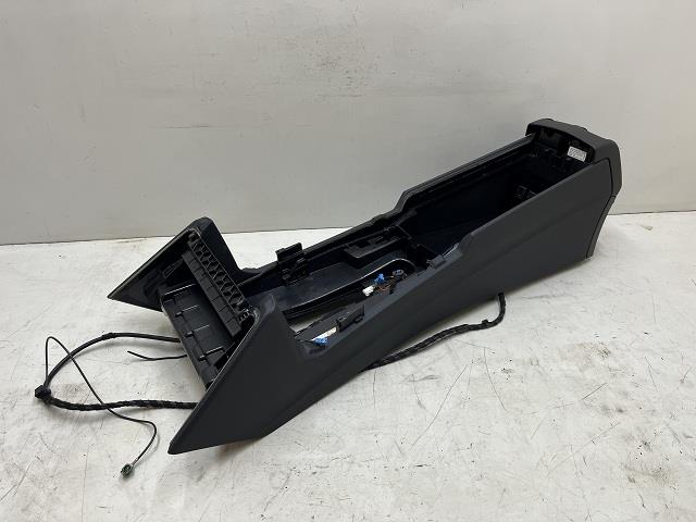 【中古】中古部品 ベンツ Eクラス 212024C ｺﾝｿｰﾙﾎﾞｯｸｽ 【3310070100-0000Y0735877100】