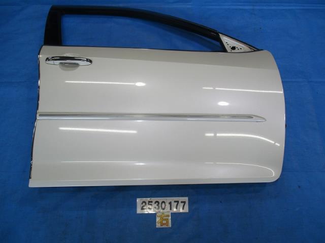【中古】中古部品 カムリ AVV50 右ﾌﾛﾝﾄﾄﾞｱ 【3310040100-000253017713100】