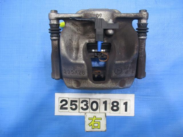 【中古】中古部品 ベンツ GLAクラス 156942 右フロントキャリパー 【3310040100-000253018144330】