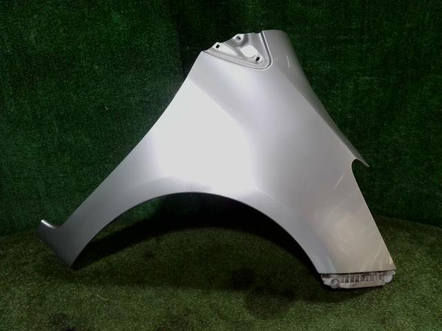 【中古】中古部品 ヴィッツ KSP90 右フロントフェンダー 【3260300000-250903000210600】