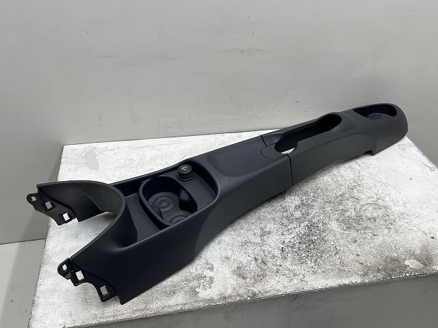 【中古】中古部品 フィアット 500 31209 ｺﾝｿｰﾙﾎﾞｯｸｽ 【3310070100-0000Y0765777100】