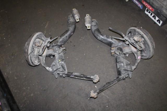 【中古】中古部品 ストリーム RN2 左リアナックルハブ 【3330950100-000041761144440】