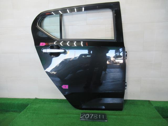 【中古】中古部品 ミライース LA360S 右ﾘｱﾄﾞｱ 【3310120100-250904000113300】