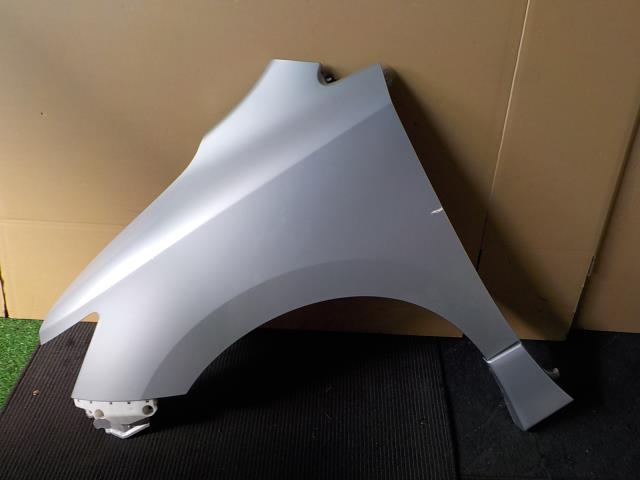 【中古】中古部品 エルグランド TE52 左ﾌﾛﾝﾄﾌｪﾝﾀﾞｰ 【3260200000-250901000110700】