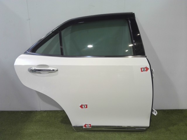 【中古】中古部品 クラウン AWS210 右ﾘｱﾄﾞｱ 【3310090100-202507104113300】