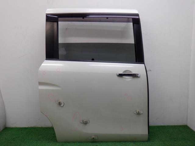 【中古】中古部品 セレナ C26 右ﾘｱﾄﾞｱ 【3310250100-000213036313300】