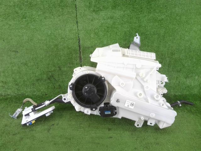 【中古】中古部品 ノア ZWR80G A/Cｸｰﾘﾝｸﾞﾕﾆｯﾄ 【3330990100-250620000960800】