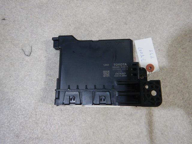 【中古】中古部品 アクア NHP10 A/Cコンピューター 【3330810100-250906000563901】