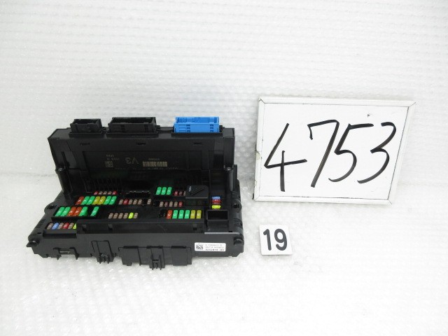 【中古】中古部品 BMW 5シリーズ XG20 ﾋｭｰｽﾞﾎﾞｯｸｽ 【3500170000-250908500667800】