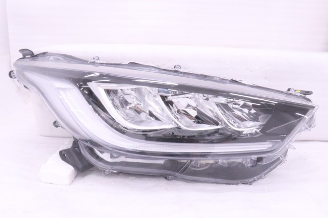【中古】中古部品 ヤリス MXPA10 右ﾍｯﾄﾞﾗﾝﾌﾟ 【3260520000-250909500210800】