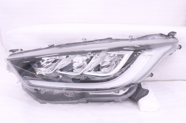 【中古】中古部品 ヤリス MXPA10 左ﾍｯﾄﾞﾗﾝﾌﾟ 【3260520000-250909500110900】