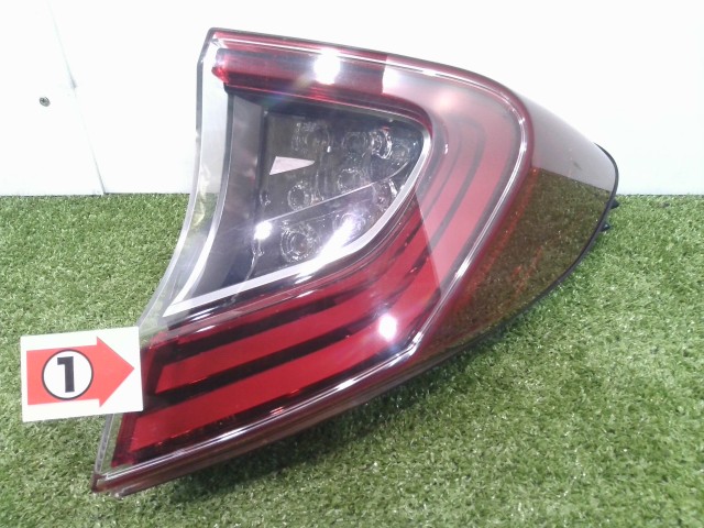 【中古】中古部品 Ｃ－ＨＲ ZYX10 右ﾃｰﾙﾗﾝﾌﾟ 【3310090100-202508015415500】