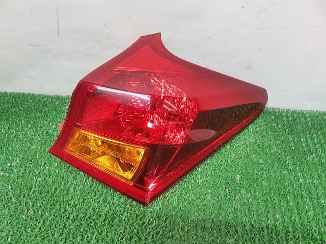 【中古】中古部品 オーリス NZE184H 右ﾃｰﾙﾗﾝﾌﾟ 【3330380100-000032014015500】