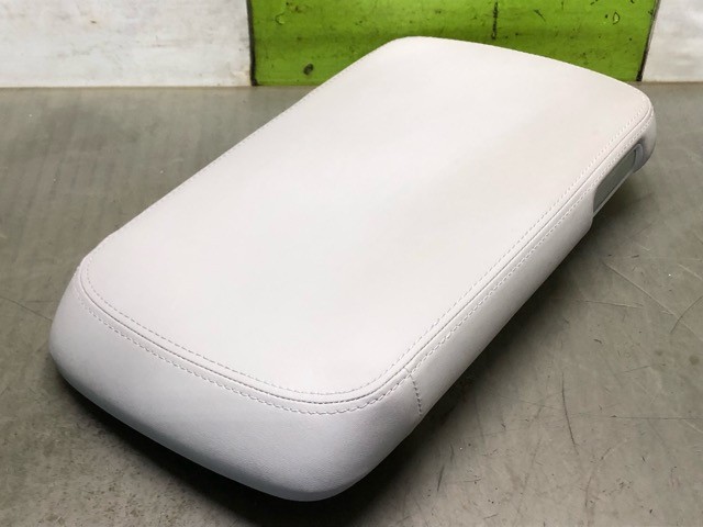 【中古】中古部品 クラウン GRS202 ｱｰﾑﾚｽﾄ 【3330530100-000005427670460】