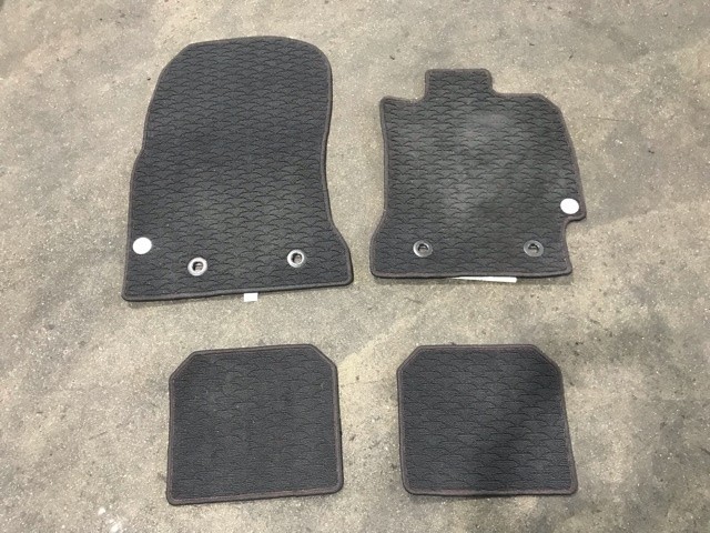 【中古】中古部品 ８６ ZN6 ﾌﾛｱﾏｯﾄ 【3330530100-000005423477450】