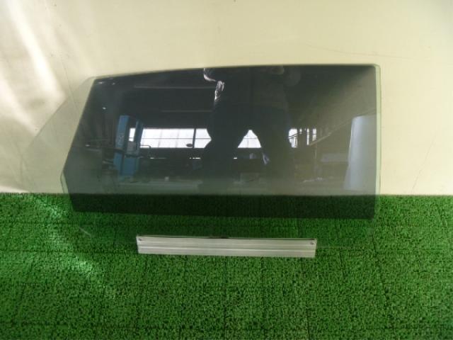 【中古】中古部品 ジャガー XJシリーズ JLFB 右ﾘｱﾄﾞｱｶﾞﾗｽ 【3310250100-000887303313330】
