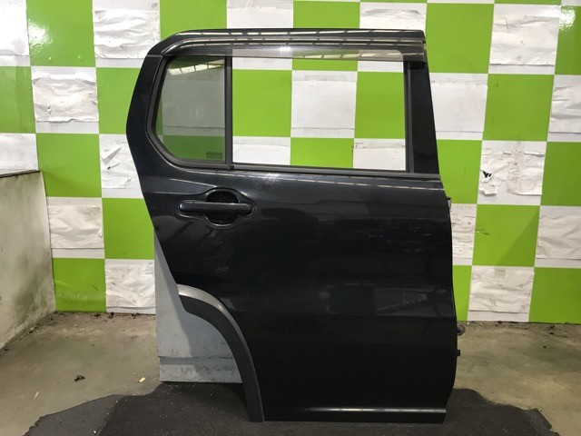 【中古】中古部品 ハスラー MR31S 右ﾘｱﾄﾞｱ 【3330530100-000005429513300】