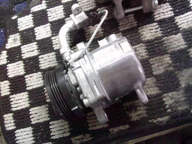【中古】中古部品 エブリィ DA17V A/Cコンプレッサー 【3330220100-250909000160700】
