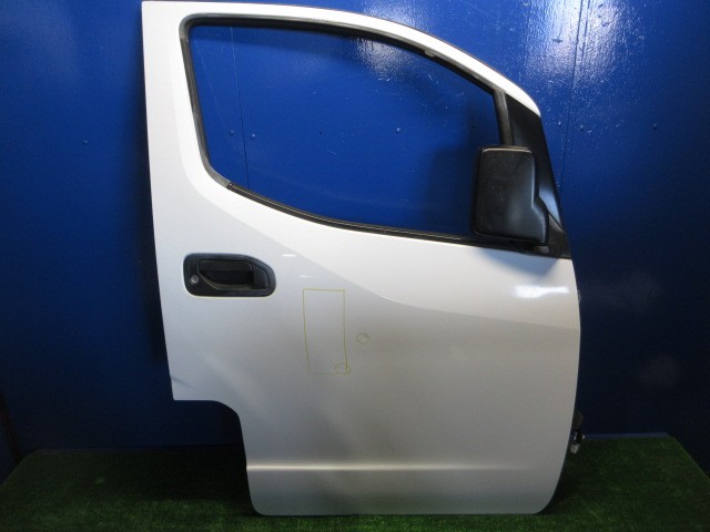 【中古】中古部品 NV200バネット VM20 右ﾌﾛﾝﾄﾄﾞｱ 【3310270100-000014983013100】
