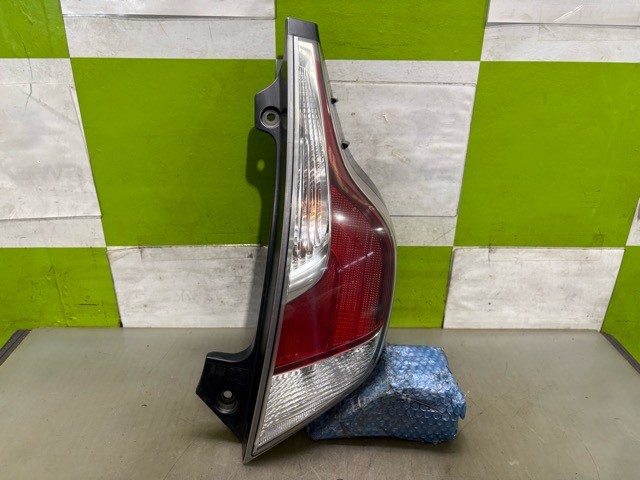 【中古】中古部品 アクア NHP10 右ﾃｰﾙﾗﾝﾌﾟ 【3330530100-000005432215500】