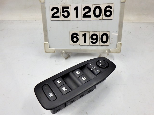 【中古】中古部品 プジョー 208 A9HM01 ﾊﾟﾜｰｳｲﾝﾄﾞｳｽｲｯﾁ 【3330890100-000025120661900】