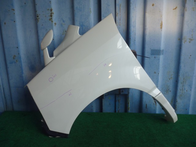 【中古】中古部品 ヴォクシー AZR60G 左ﾌﾛﾝﾄﾌｪﾝﾀﾞｰ 【3540020100-000007091110700】