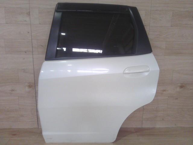 【中古】中古部品 フィット GP1 左ﾘｱﾄﾞｱ 【3310390100-250910000613401】