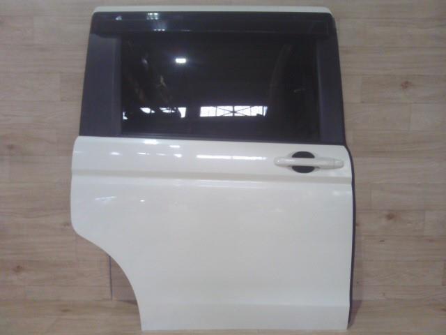 【中古】中古部品 ステップワゴン RK5 右ﾘｱﾄﾞｱ 【3310390100-250910000313300】