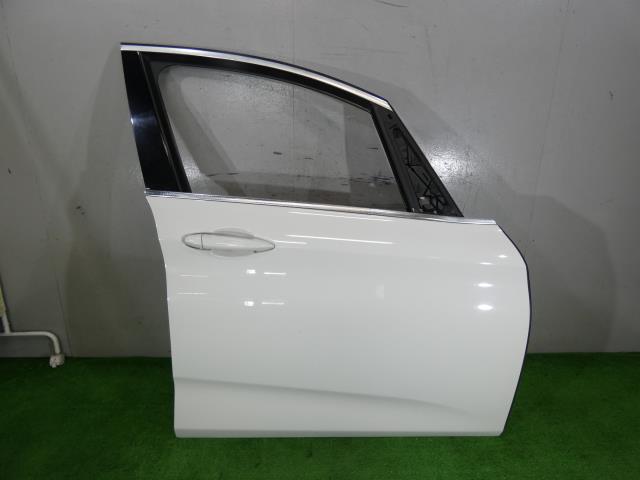 【中古】中古部品 BMW 2シリーズ 2D15 右ﾌﾛﾝﾄﾄﾞｱ 【3260250000-000025130513100】