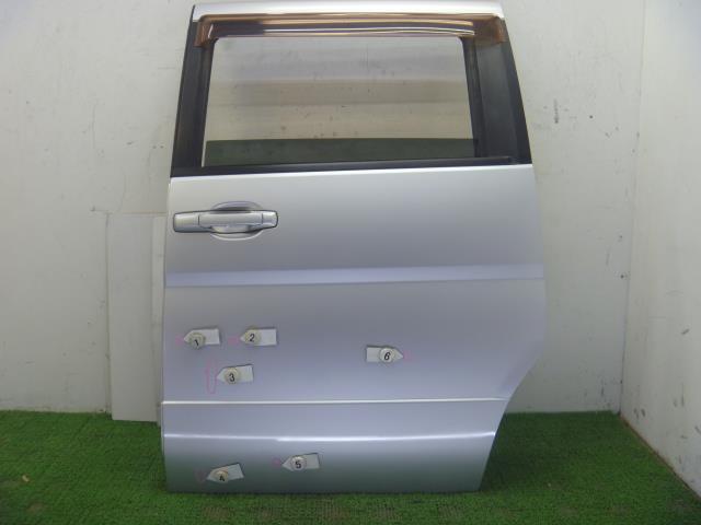 【中古】中古部品 セレナ PC24 左ﾘｱﾄﾞｱ 【3310250100-001536866913400】
