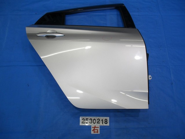 【中古】中古部品 プリウス ZVW52 右ﾘｱﾄﾞｱ 【3310040100-000253021813300】