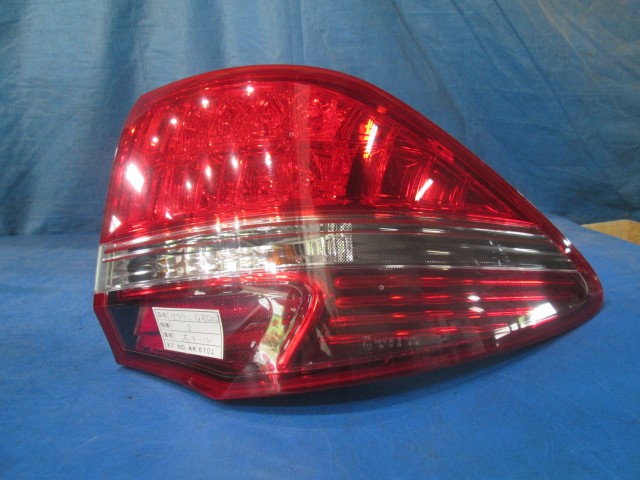 【中古】中古部品 クラウン GRS202 右ﾃｰﾙﾗﾝﾌﾟ 【3310160100-000004470015500】