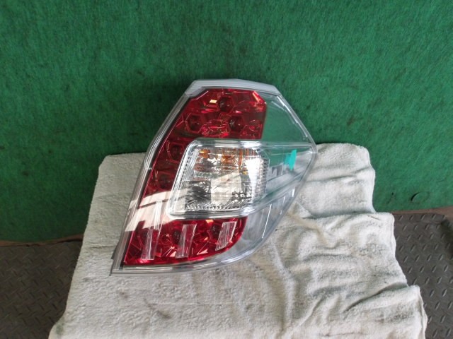 【中古】中古部品 フィットシャトル GP2 右ﾃｰﾙﾗﾝﾌﾟ 【3310420000-000002375615500】 11,162円