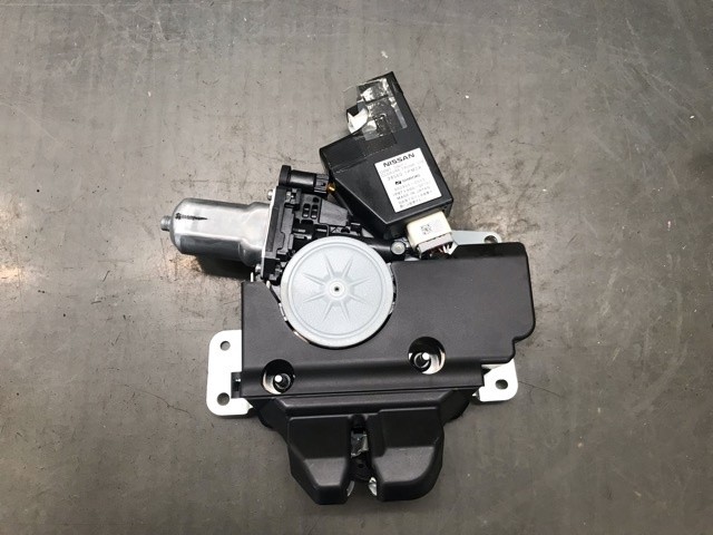 【中古】中古部品 フーガ HY51 ﾄﾗﾝｸ･ﾊﾞｯｸﾄﾞｱﾛｯｸｿﾚﾉｲﾄﾞ 【3330530100-000005438864590】